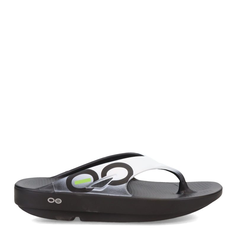 1001 BLACK CLOU Unisex Oofos Ooriginal Sandal Black White 1 a5327b80 20f8 4dba 81fc 7dd7bec4571c