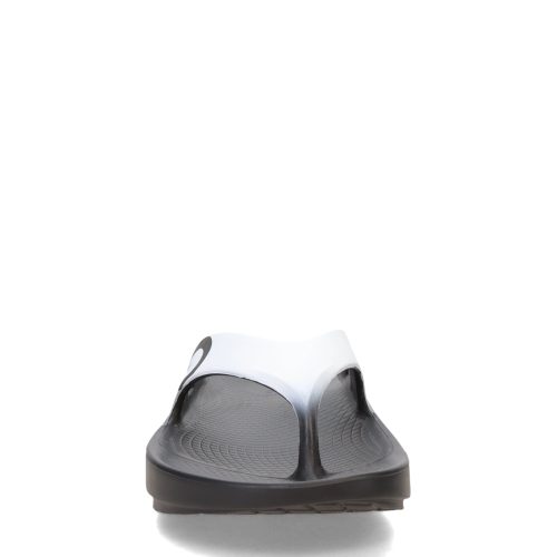 1001 BLACK CLOU Unisex Oofos Ooriginal Sandal Black White 2 ae7331c7 5380 4f75 a406 57544f34727e