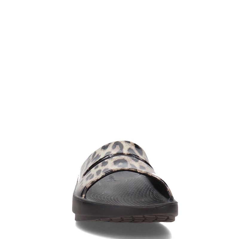 1103 BLKCHEETAH Womens Oofos O Oahh Luxe Slide Sandal Cheetah 2 52c7c4ec ca43 4975 b2e4 d380c2679397