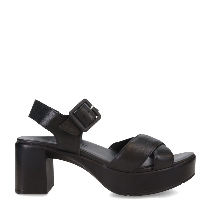 123102 B76 Womens Naot Elite Sandal Black Shiny 1