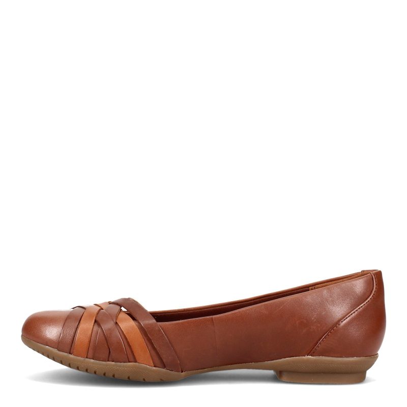 26157760 Womens Clarks Sara Clover Flat Mahogany 3