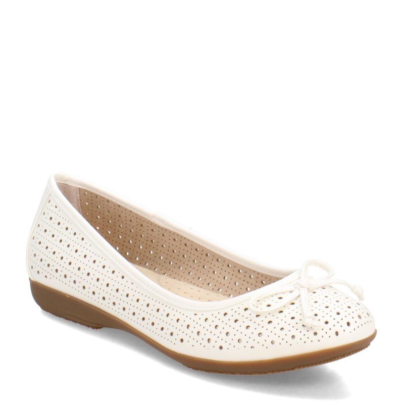 C31479 166 Womens Cliffs By White Mountain Cheryl Flat White