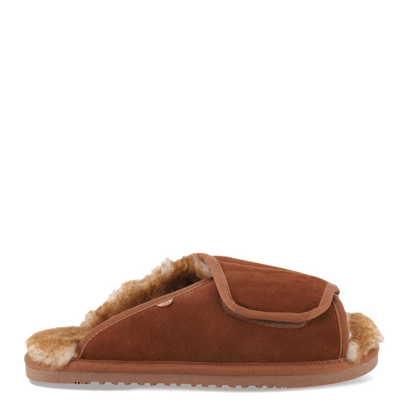 CM2338WD CNT Mens Lamo Apma Slide Wrap Slipper Wide Width Chestnut 1