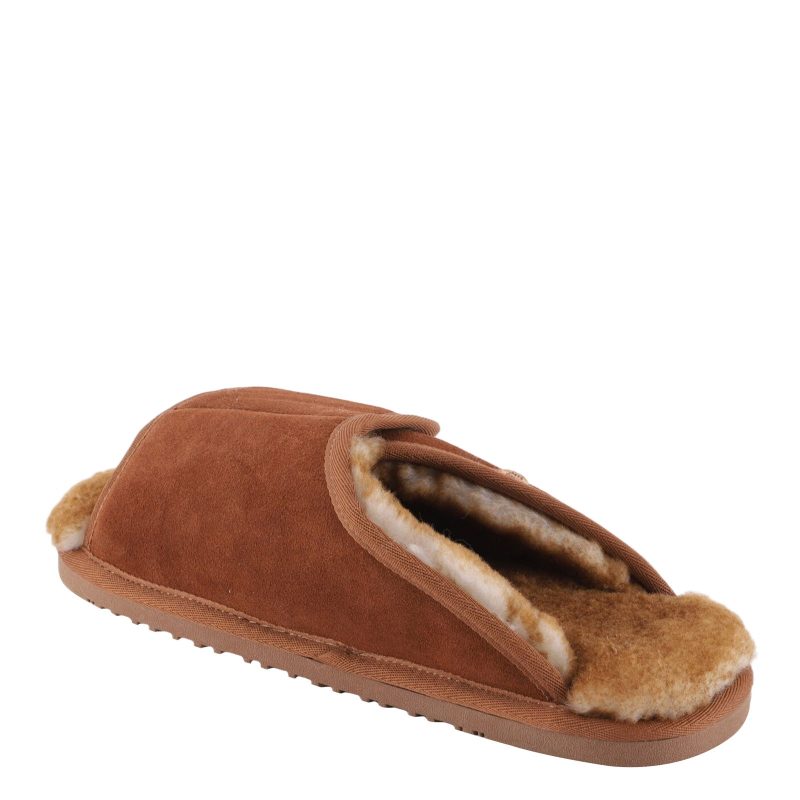 CM2338WD CNT Mens Lamo Apma Slide Wrap Slipper Wide Width Chestnut 4