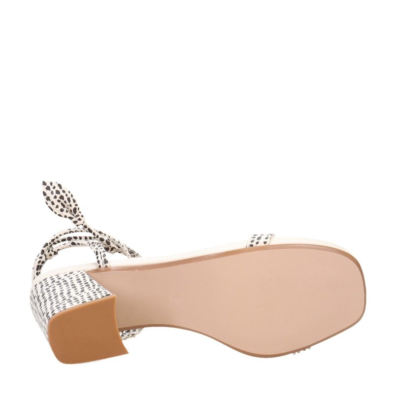 QI00335 OFFWHIT Womens Mia Muna Sandal Off White 6