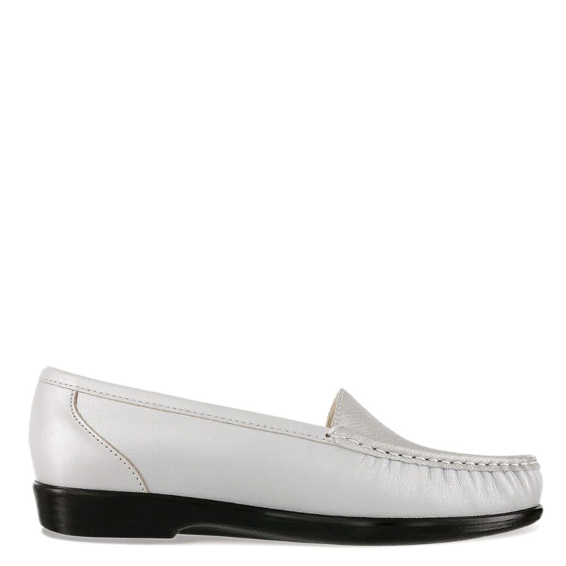 SIMPLIFY SILCLD Womens Sas Simplify Loafer Silver Light 1