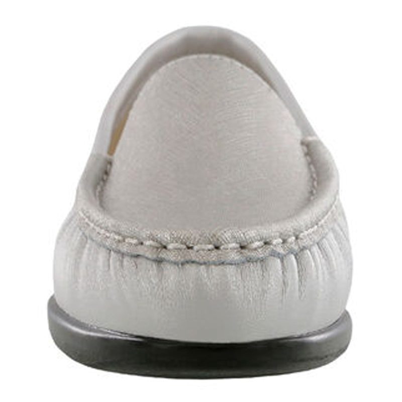 SIMPLIFY SILCLD Womens Sas Simplify Loafer Silver Light 2