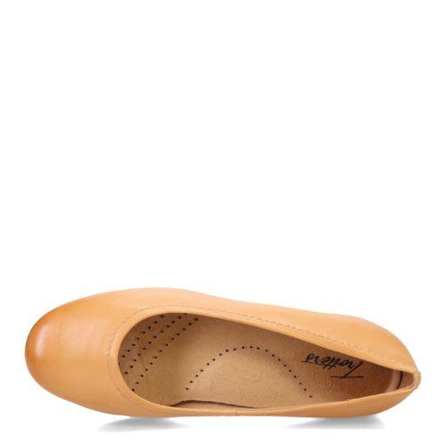 T1904253 Womens Trotters Darcey Flat Tan 5