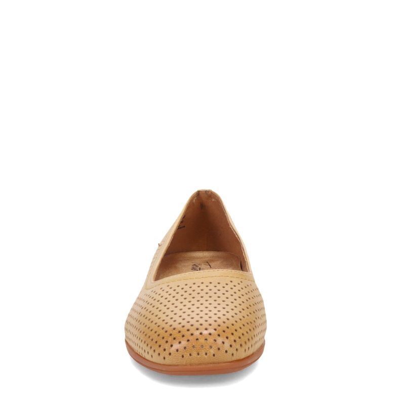 T1904299 Womens Trotters Darcey Flat Tan Perf 2