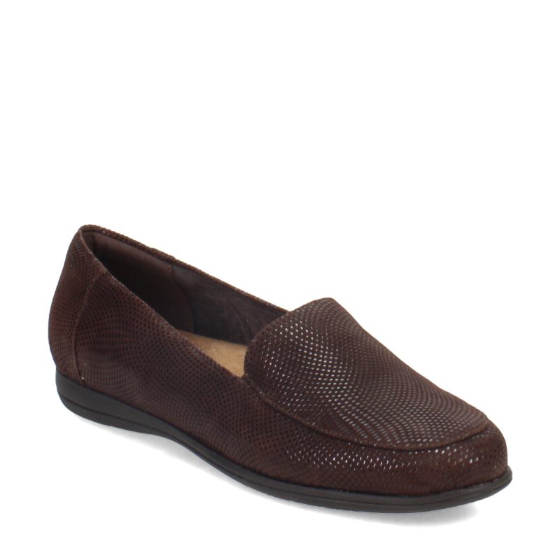 T2055 204 Womens Trotters Deanna Loafer Brown