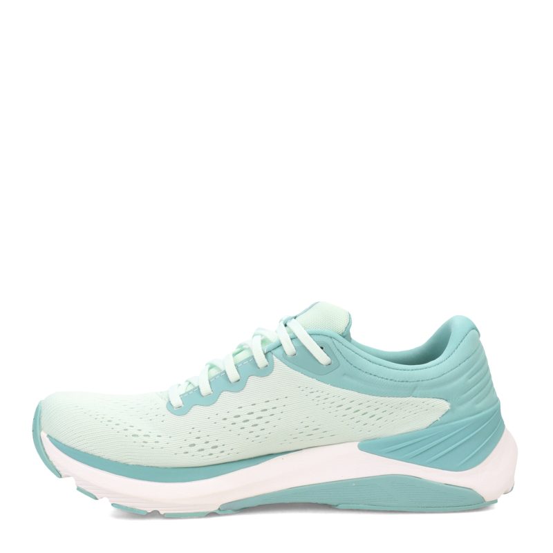 W056 MNTGRE Womens Topo Ultrafly 4 Running Shoe Mint Green 3